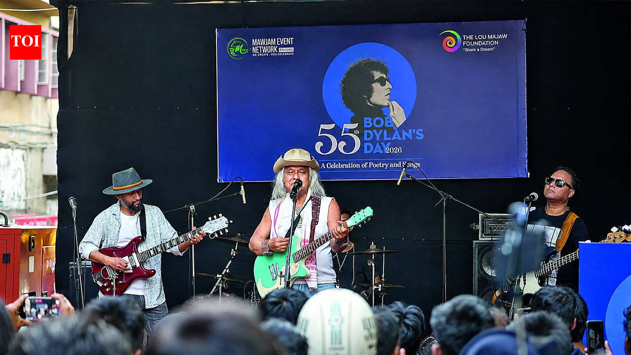 Fans went, knowing “Knockin’ on Heaven’s Door,” one Dylan song at a time.