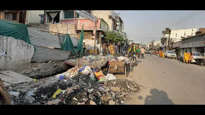 Pipeline work leaves Kanwali Road residents battling dust, congestion