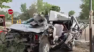Doctor among 4 killed, 3 injured as SUV crashes into truck in UP