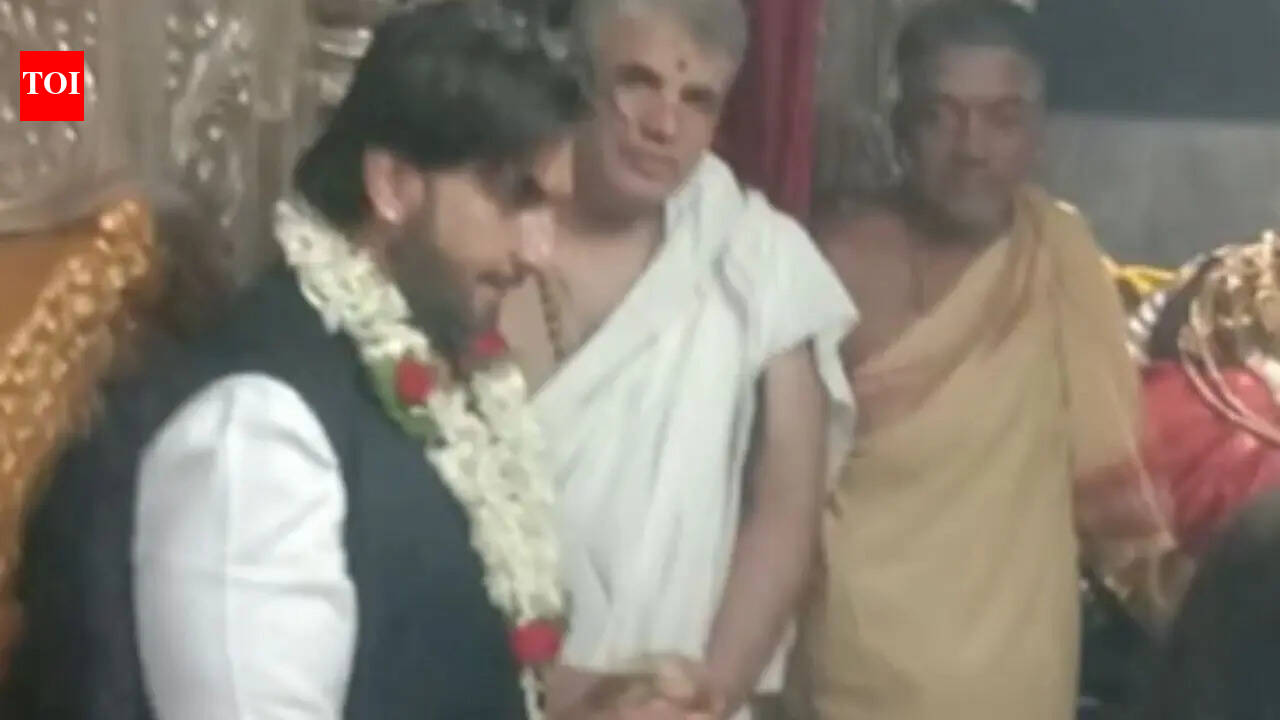 Ranveer Singh offers prayers at Chamundeshwari Temple in Mysuru amid row over 'Don 3' exit