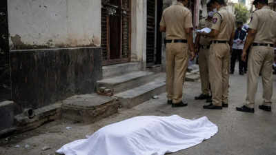 25-year-old newlywed jumps to death from fourth floor in Delhi; kin accuse husband, in-laws of dowry harassment