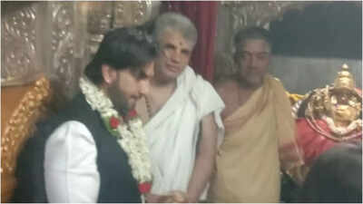 'డాన్ 3' వరుస మధ్య, రణ్‌వీర్ సింగ్ 'కాంతారా' మిమిక్రీ కేసు మూసివేయబడినందున చాముండేశ్వరి ఆలయం వద్ద ఆశీస్సులు కోరాడు
