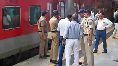 Andheri railway police retrieves and returns bag with valuables worth ₹11 lakh