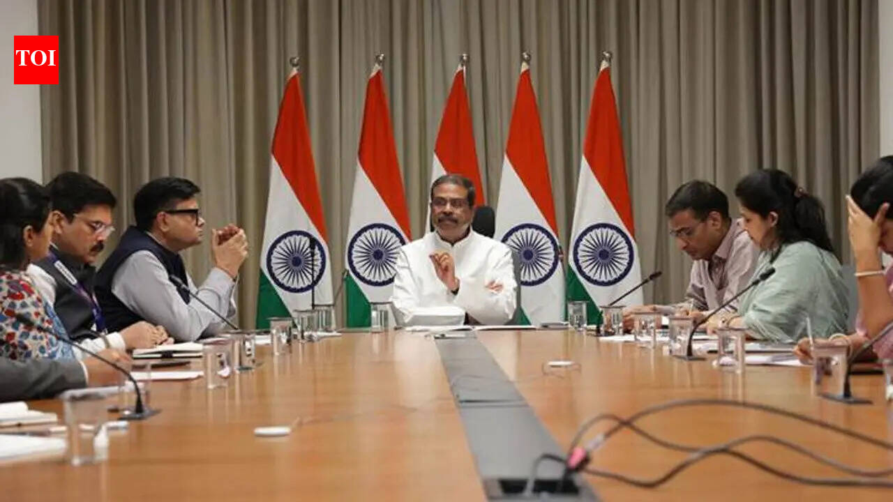 Dharmendra Pradhan reviews overhaul of CBSE payment gateway system with PSU banks