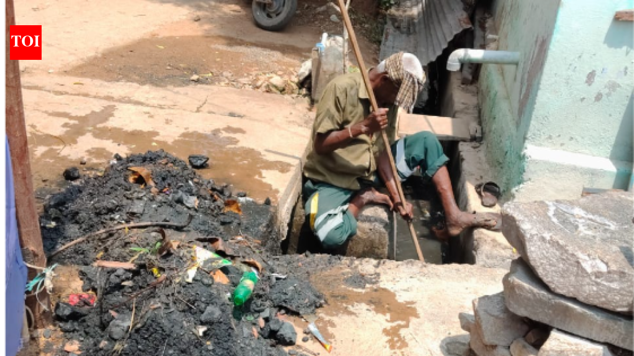 Sanitation workers accuse Coimbatore corporation of not providing them safety kits
