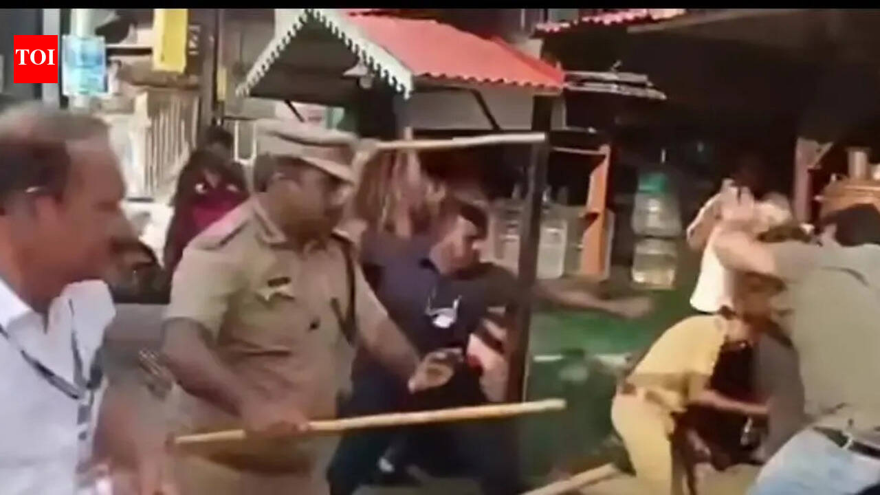 Five police personnel suspended over assault during Nava Kerala Yatra