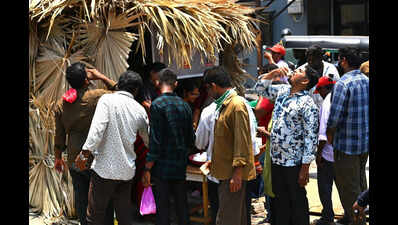 Good Samaritans join police to offer heat relief in Vijayawada