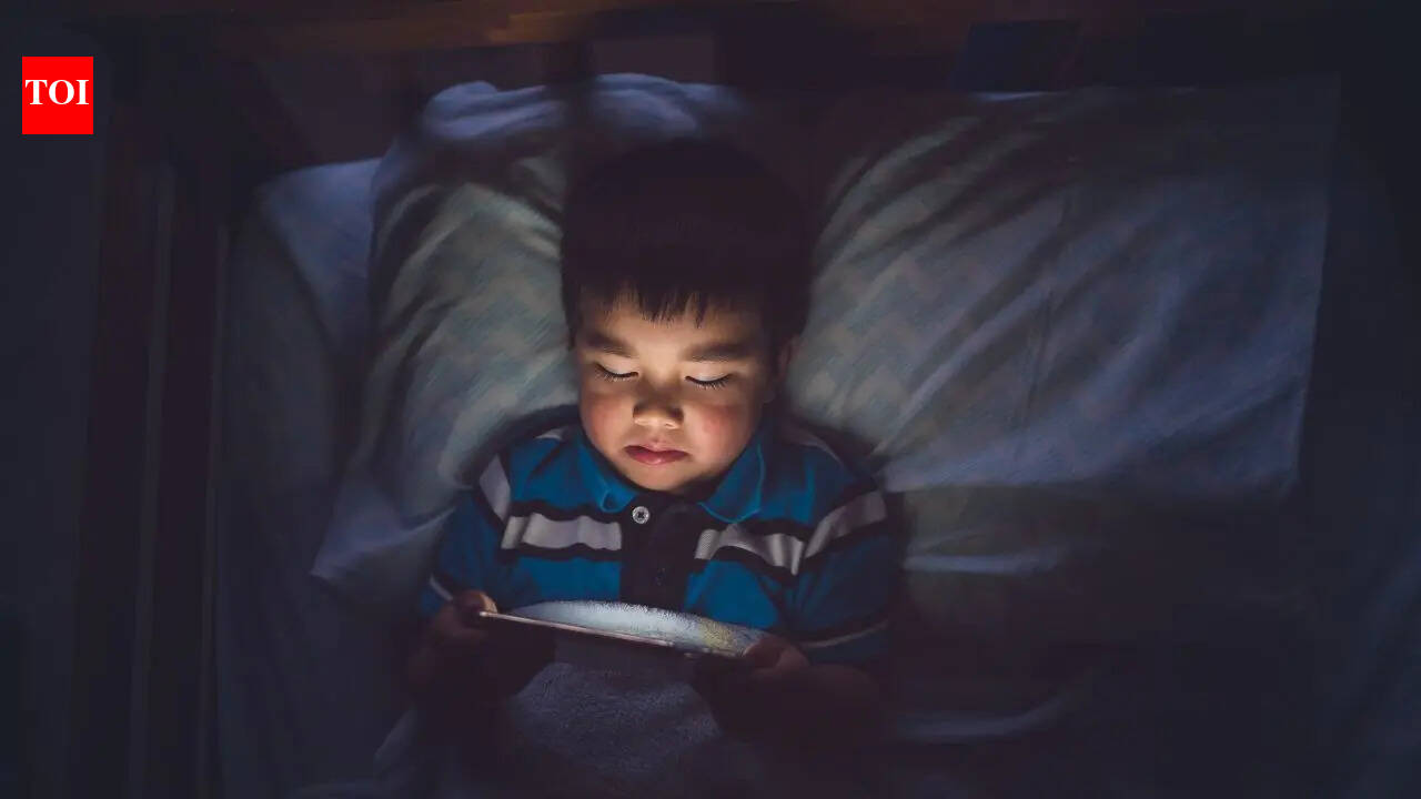 Is social media as bad as smoking for children? This is what British doctors reveal
