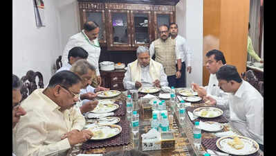 Talks in Delhi leave Karnataka ministers, aspirants on edge