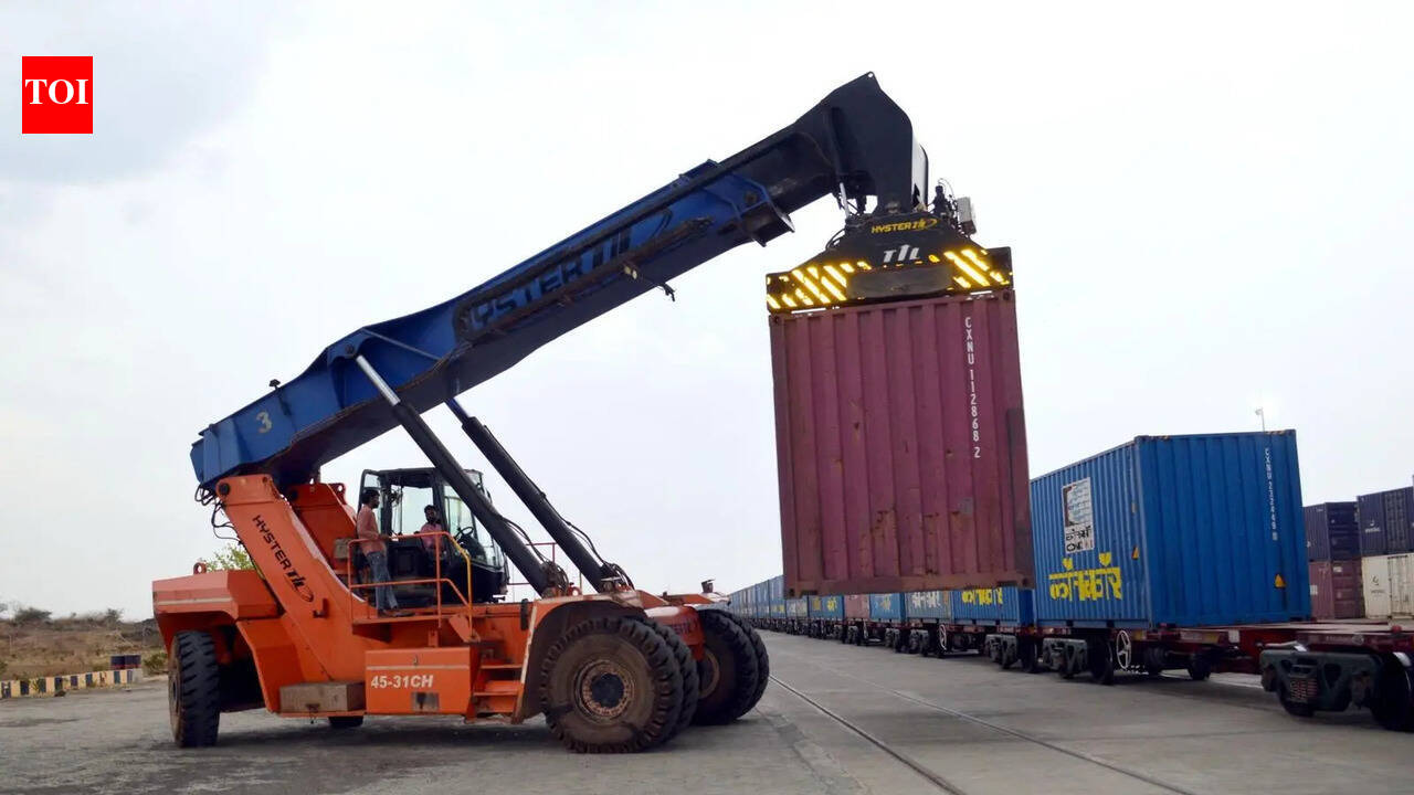 ​First trial container rake arrive​s at Jalna dry port