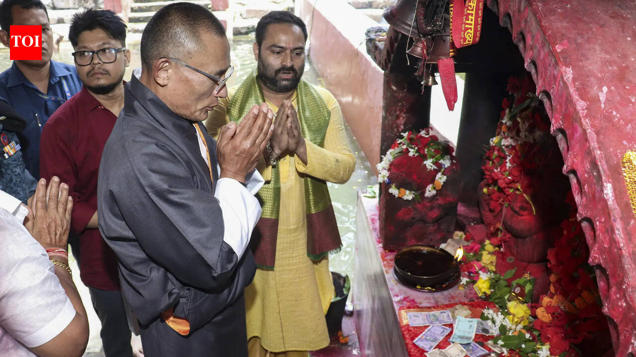Bhutan PM Tobgay offers prayers at Kamakhya Temple, meets Assam CM & guv