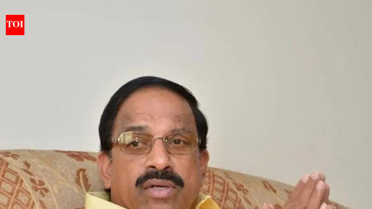 Agri min slams Centre over urea shortfall