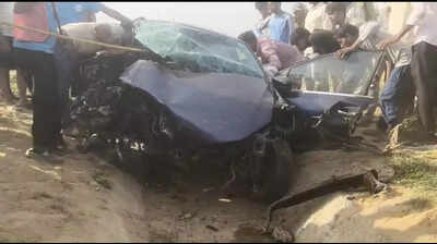 Delhi doc & daughter killed, 5 injured in Ganga e-way crash