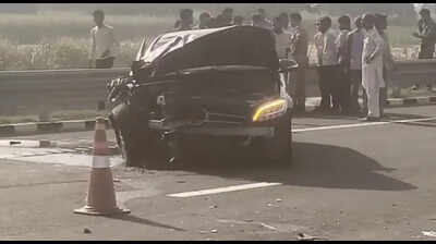 Delhi doc & daughter killed, 5 injured in Ganga e-way crash