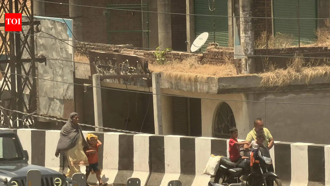 Empty streets in Ludhiana as day temperature exceeds 42°C.