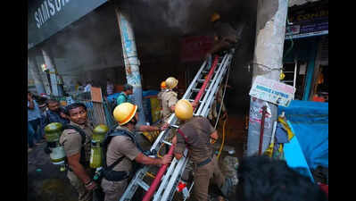 Fires at paint godown, phone repair shops