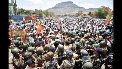MVA to continue agitation till Centre fixes onion procurement at Rs 2,400: Rohit Pawar