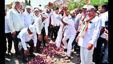 MVA to continue agitation till Centre fixes onion procurement at Rs 2,400: Rohit Pawar