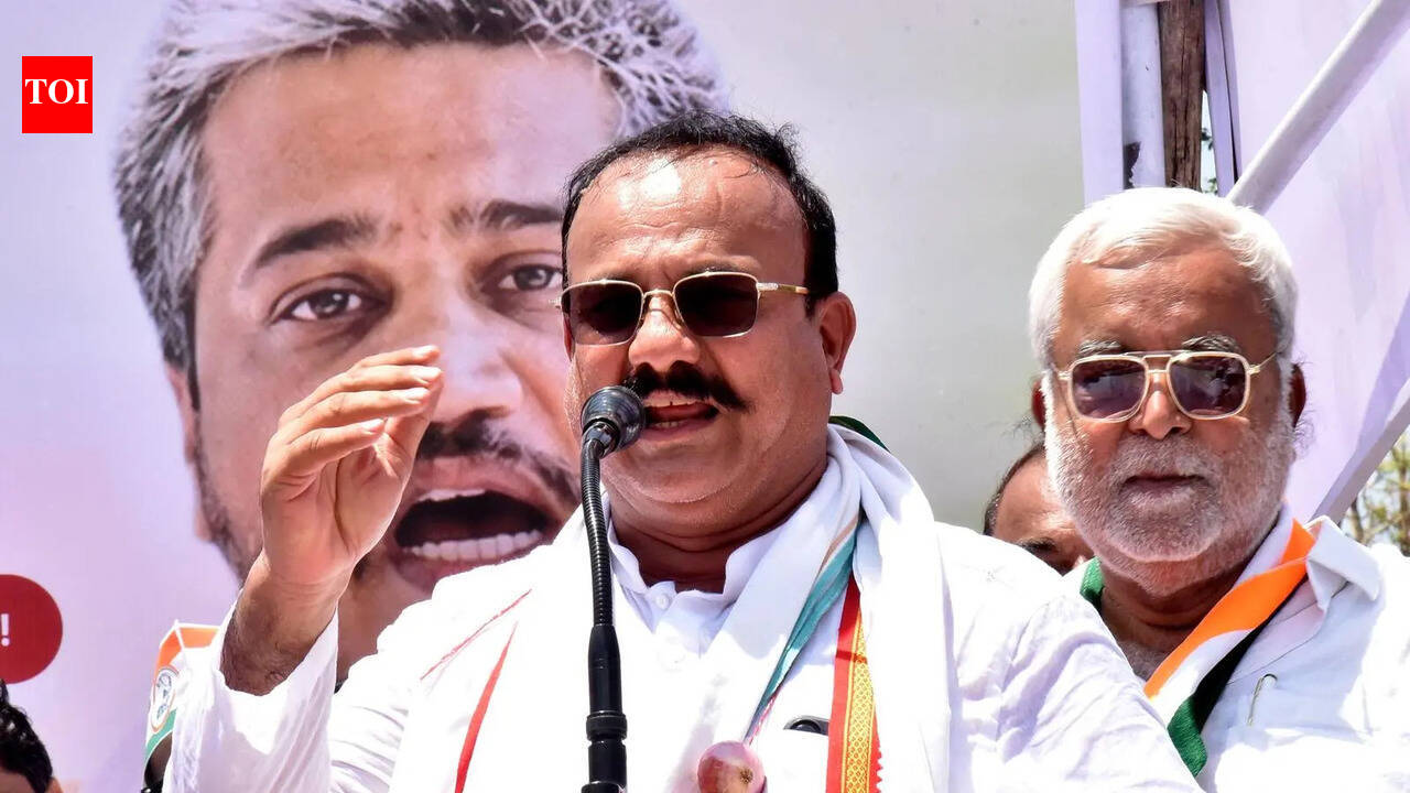 Maharashtra Congress chief Sapkal targets PM Modi, CM Fadnavis over onion price crash