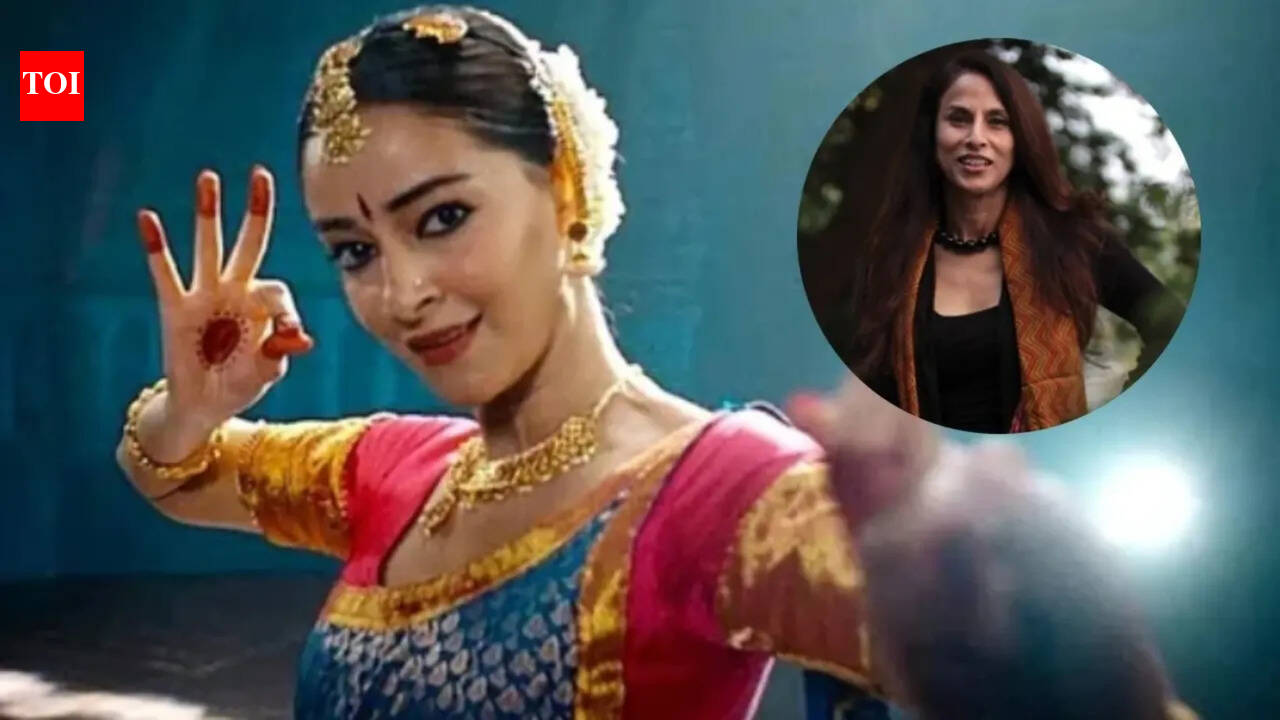 ‘उसे निशाना क्यों बनाया जाए?’: शोभा डे ने ‘चांद मेरा दिल’ के भरतनाट्यम फ्यूजन नृत्य पर ‘नेपो नाट्यम’ की आलोचना के बीच अनन्या पांडे का बचाव किया | हिंदी मूवी समाचार