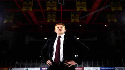 David Carle emerges as Toronto Maple Leafs leading NHL coaching candidate amid Colorado Avalanche interest
