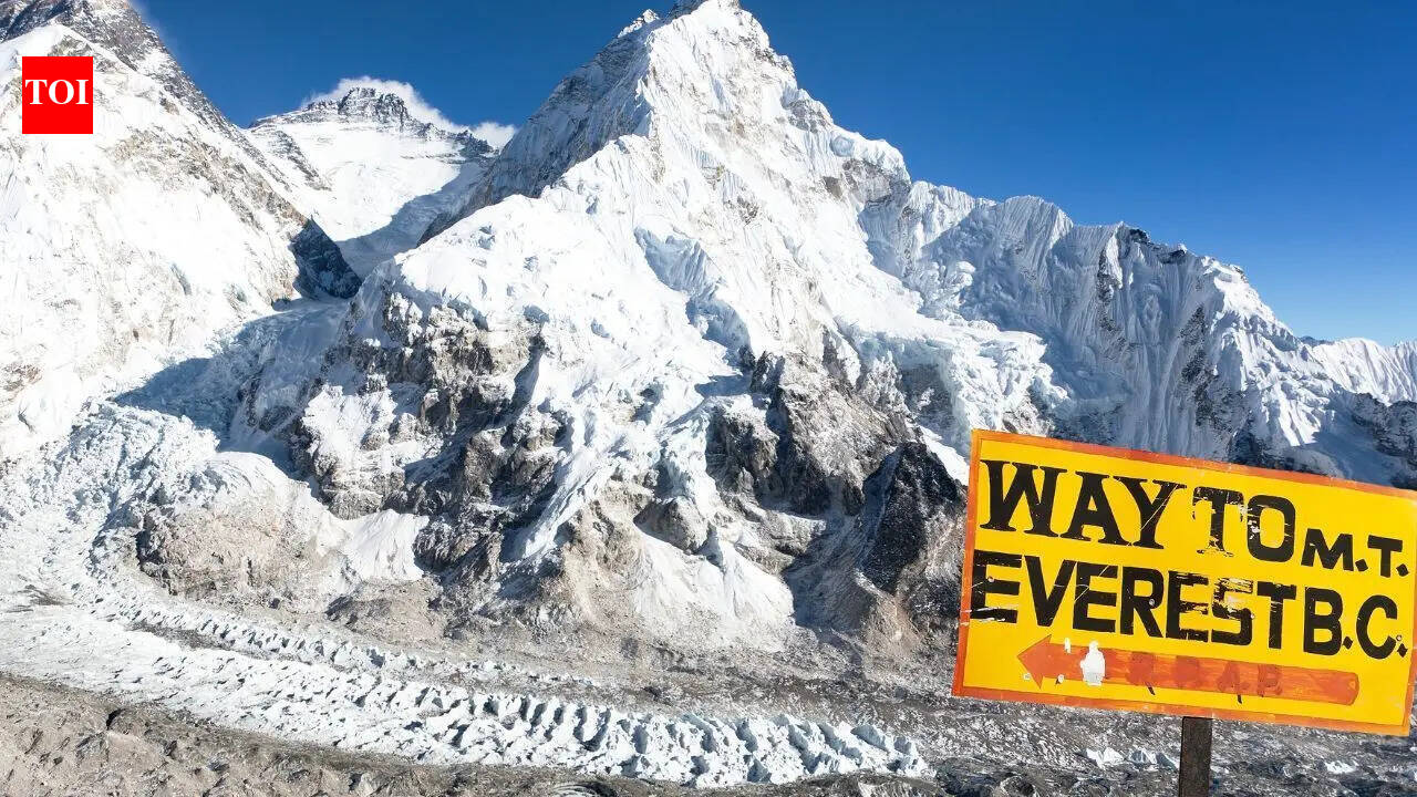 The deadly reason Everest climbers must obey the 2 PM rule