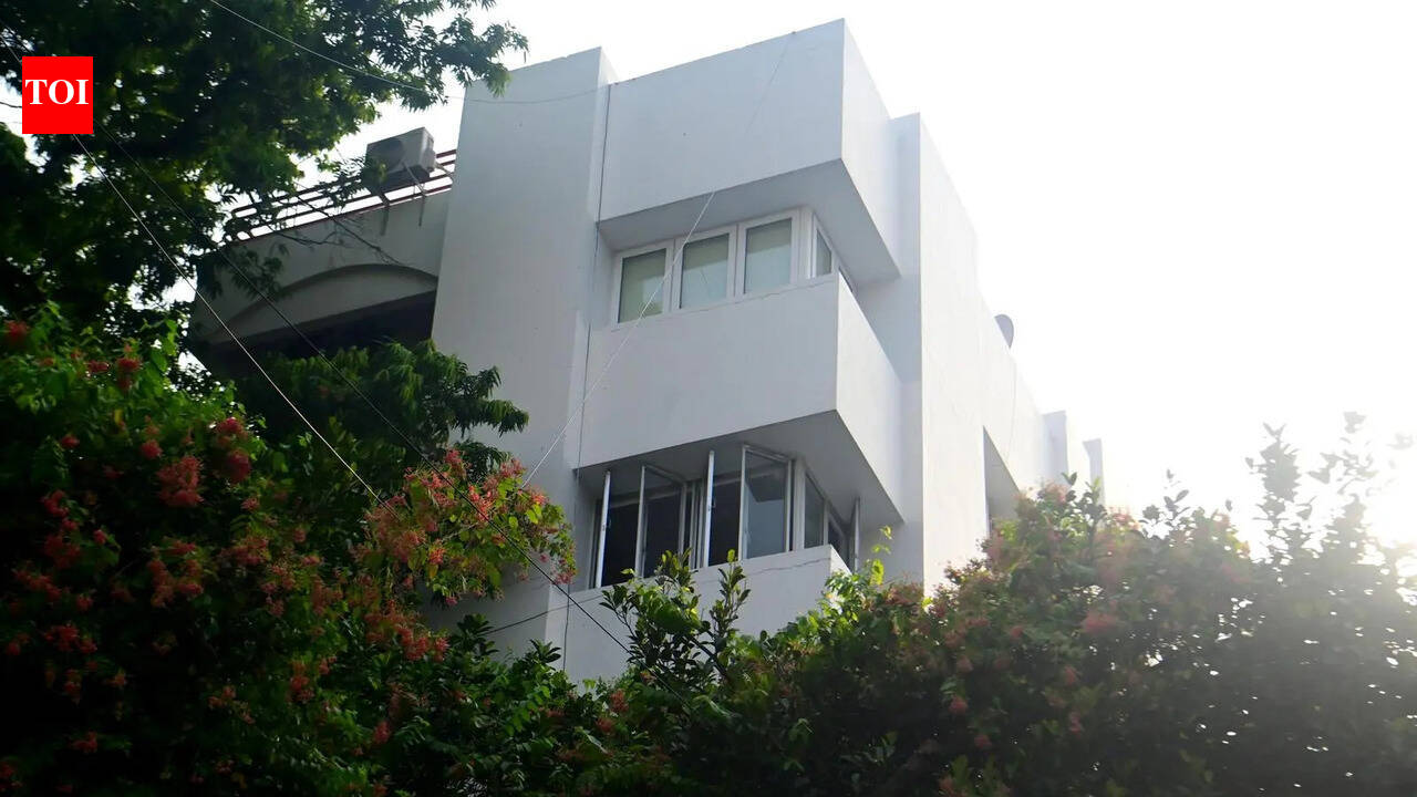 Dignified, kept to himself but man with a warm heart, recall Anik Dutta’s neighbours