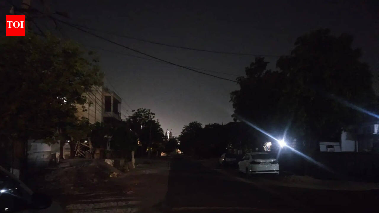 Lack of streetlights raises safety concerns among residents across Jaipur