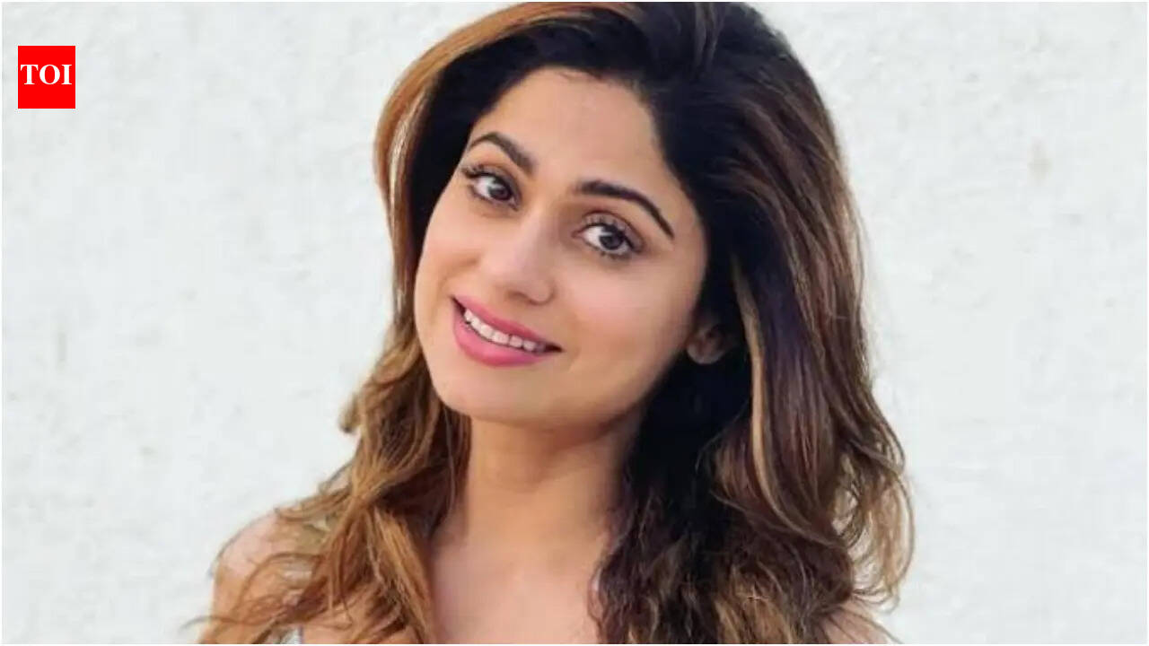 Shamita Shetty hits back at troll questioning her single status; says 'Aapne Shaadi Karke Kya Ukhaad Liya'