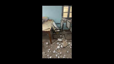 Ceiling collapses at RU library, students escape unhurt