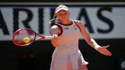 Elena Rybakina crashes out as scorching Paris heat turns French Open into survival test