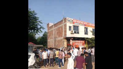3 dead, 9 injured as tempo cruiser rams truck on Jaipur-Sikar highway