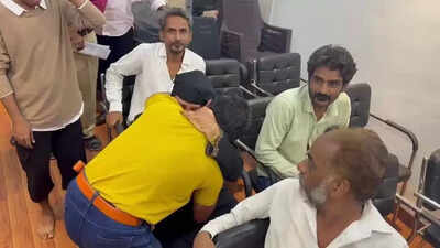 Youth who had run away from home a decade ago found on Malad street by police, reunited with family