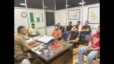  Pkl cops to club & restaurant operators