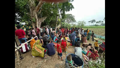 At Hakimpur border, queue of B’deshis gets longer as 3 more holding centres open