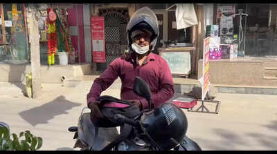 Rescuers are rushing dehydrated and sick birds to hospital, via delivery apps