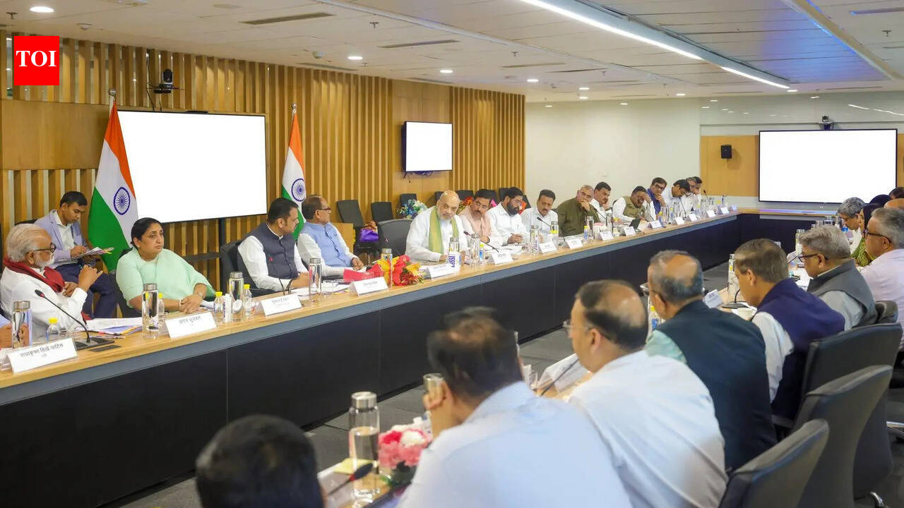 NAFED, NCCF to buy onions directly from farmers at APMCs: CM Fadnavis