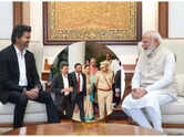 Vijay receives guard of honour at Tamil Nadu house