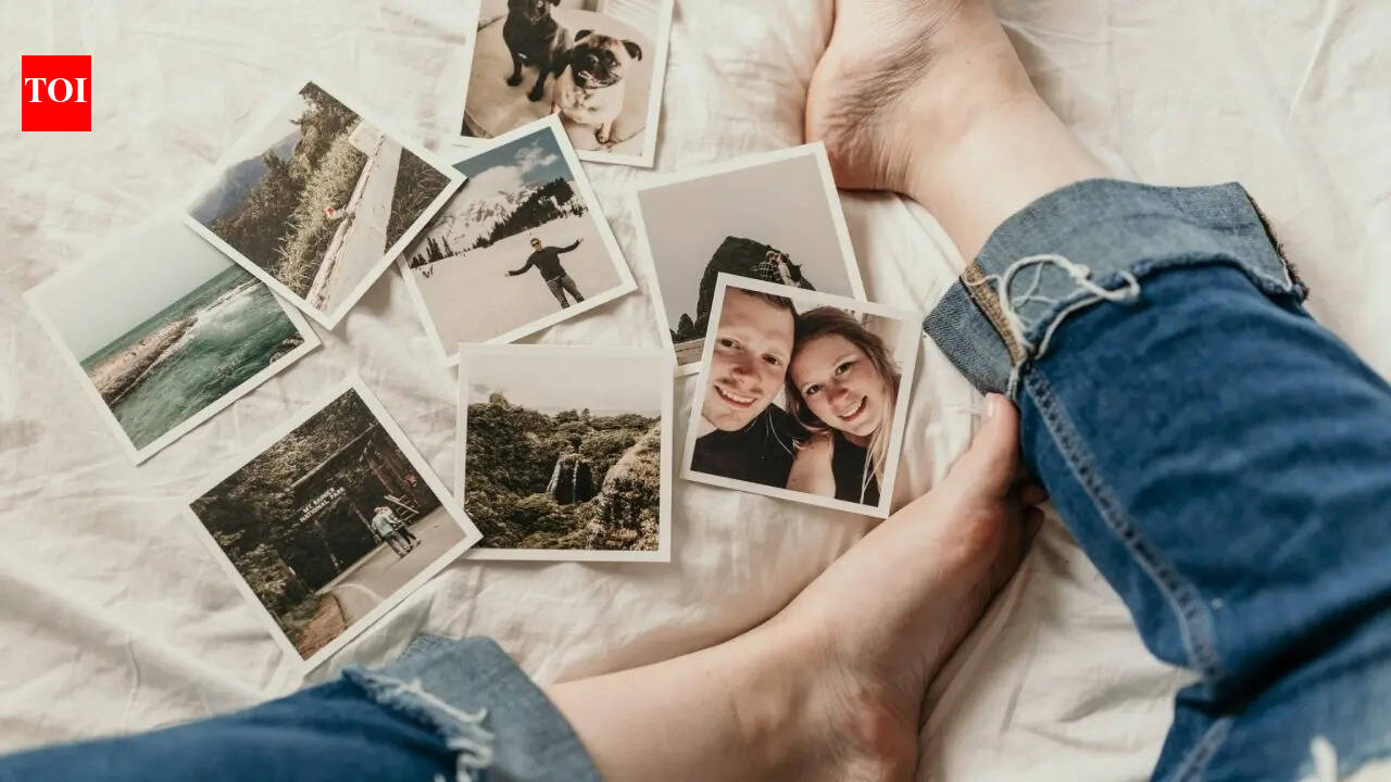 Do people, keeping printed photos in drawers, have stronger emotional memory anchors? Psychology explains ‘vintage’ habit
