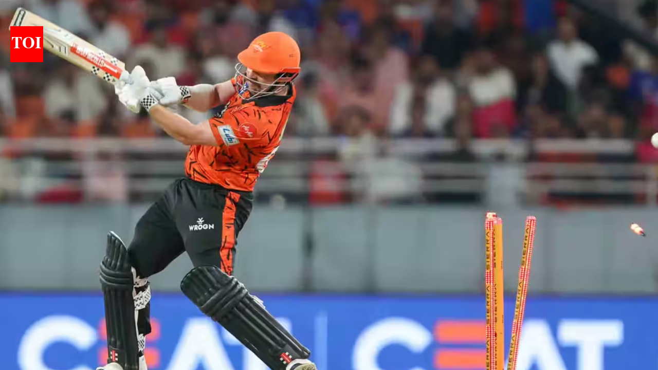 R Ashwin fumes at SRH batting collapse, advises 'management to think' Travis Head’s future