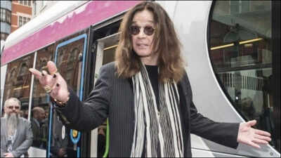 Ozzy Osbourne యొక్క AI అవతార్ ఈ సంవత్సరం US మరియు UKలో ఏర్పాటు చేయబడుతుంది: 'ప్రజలు అతనితో మాట్లాడగలరు మరియు అతను తిరిగి మాట్లాడతారు'