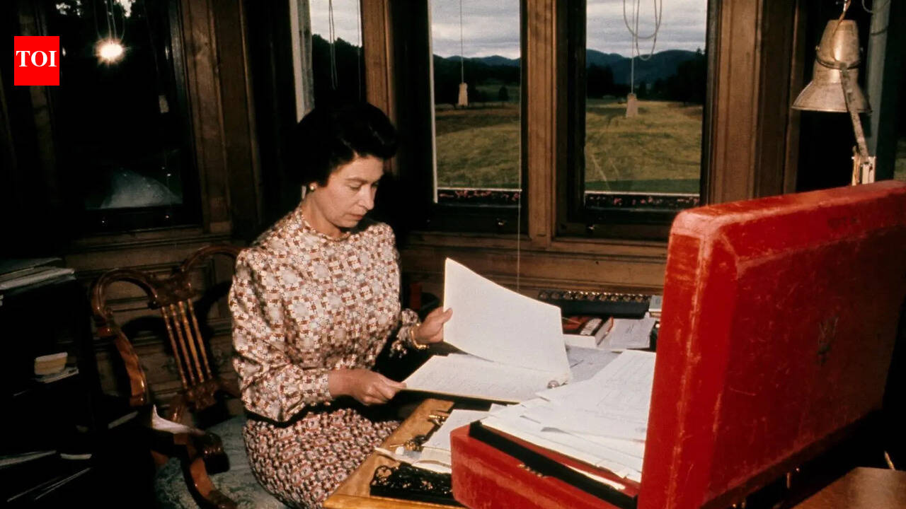The story behind Queen Elizabeth's red boxes and the habit she kept for decades