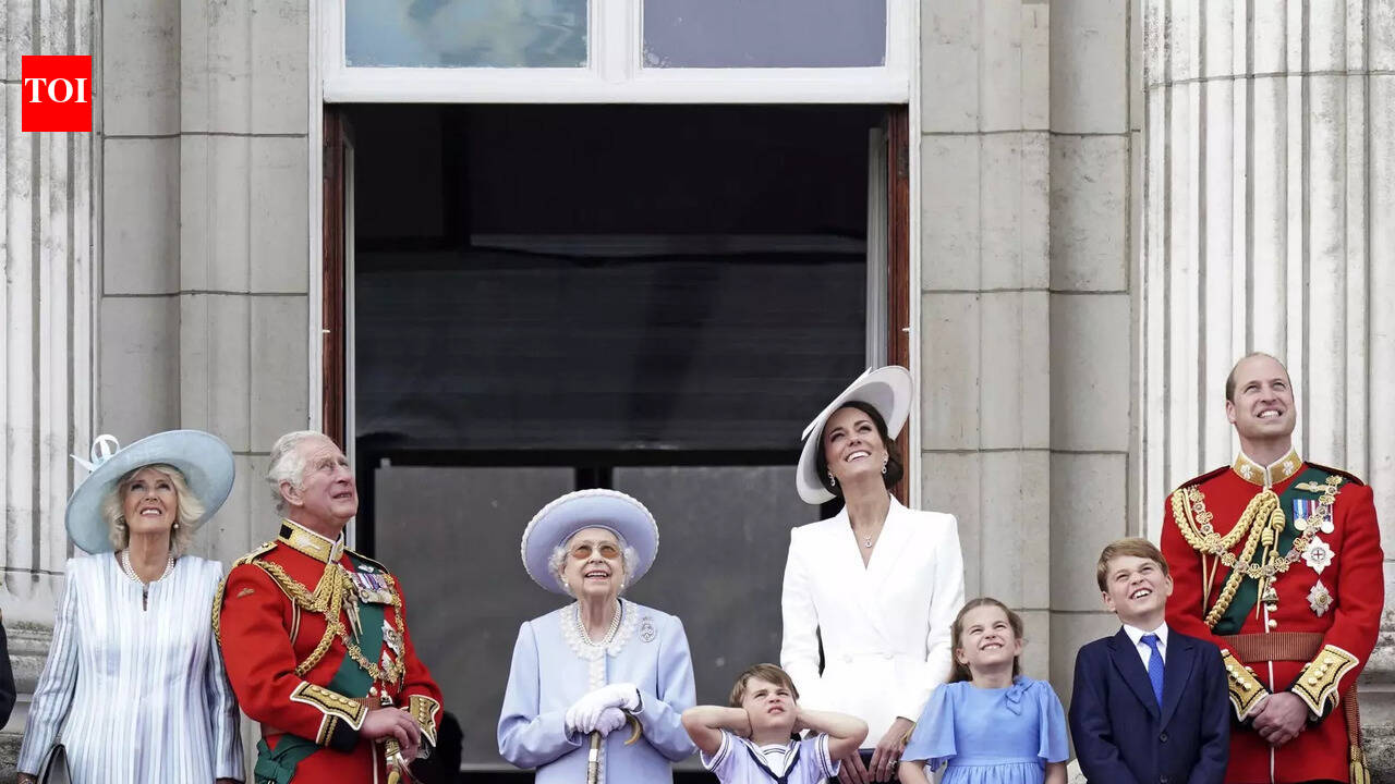 The sweet moment when Prince Louis stole the show on the Buckingham Palace balcony