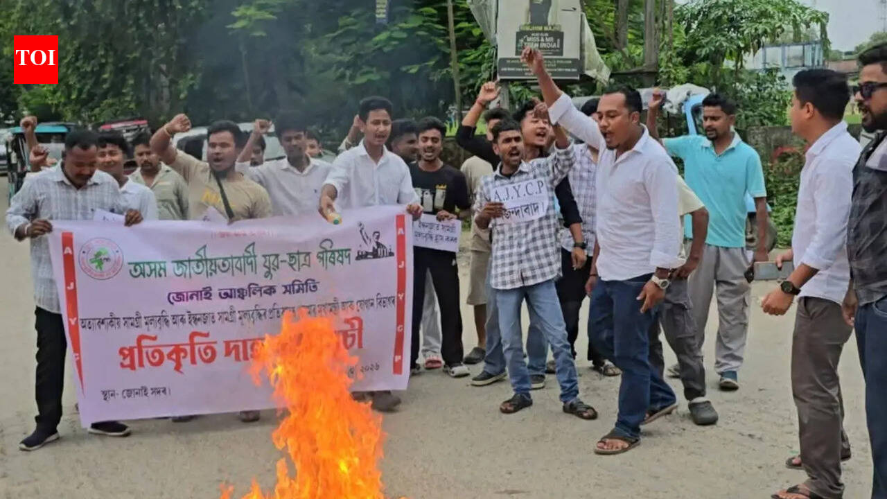 AJYCP burns CM’s effigies in Jonai to protest price rise