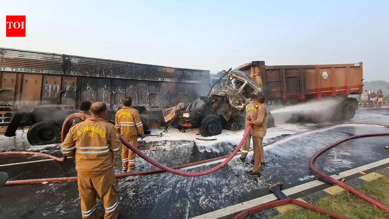 2 burnt alive as truck, dumper catch fire after head-on collision on Gorakhpur highway