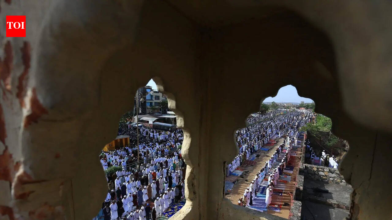 Walled City bustles with Eid celebrations