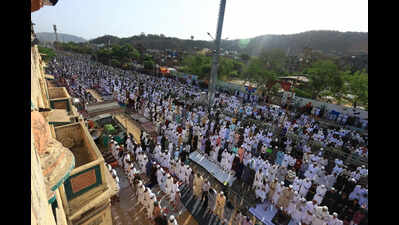 Walled City bustles with Eid celebrations