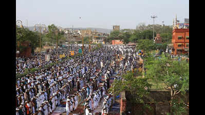 Walled City bustles with Eid celebrations