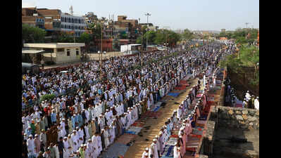 Walled City bustles with Eid celebrations