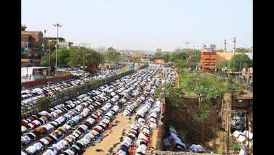 Walled City bustles with Eid celebrations